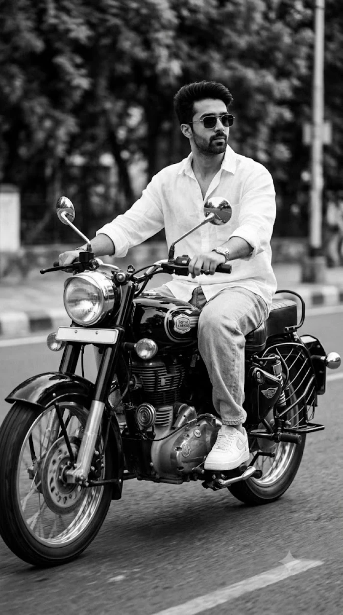 Black & White Royal Enfield Bullet Look sample