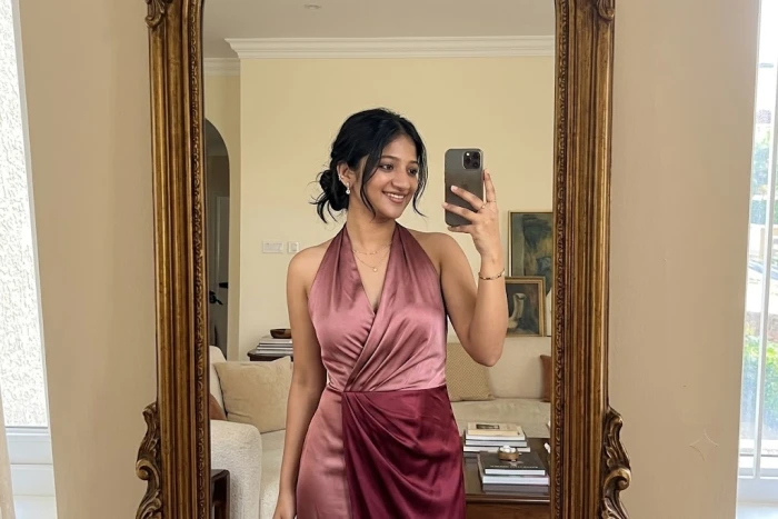 Rose Ombre Mirror Selfie sample
